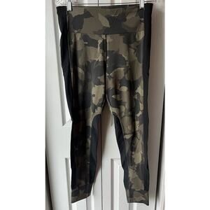 Athleta Women’s Camo Contender Leggings M Running, Hiking, Active, Yoga, Gym